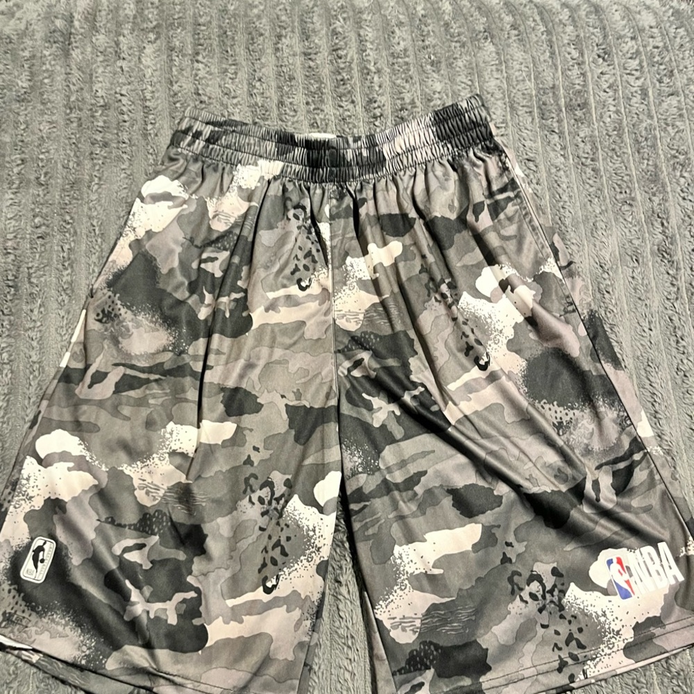 NBA Men's Camouflage Shorts - Black and Gray